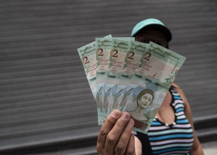 Maduro aumenta salario mínimo de Venezuela, esta vez en 275%